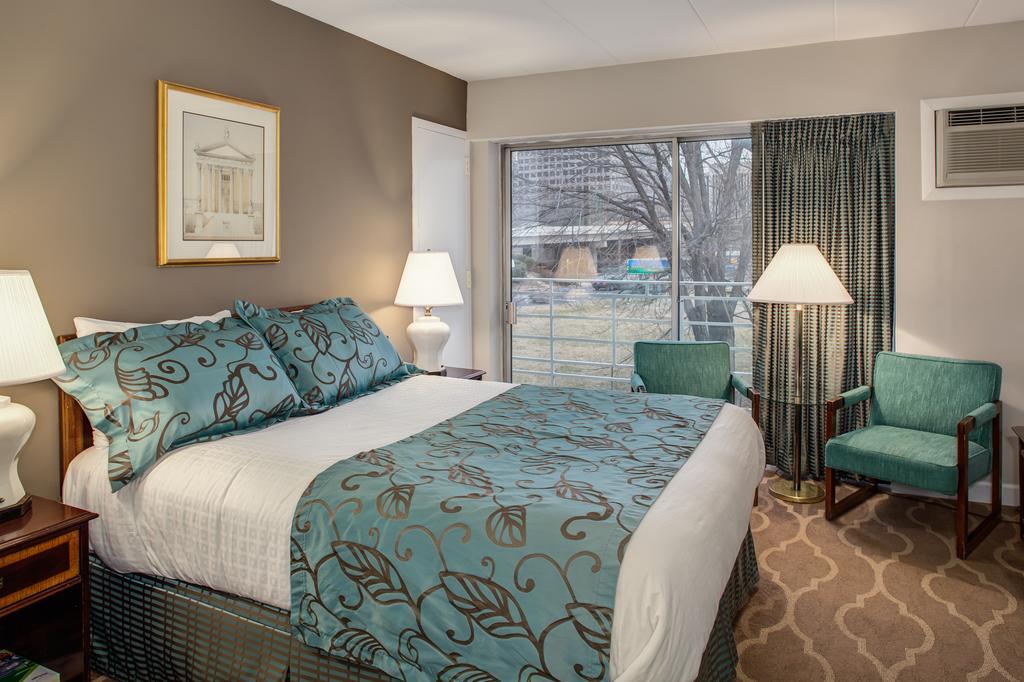 Americana Hotel Arlington Room photo