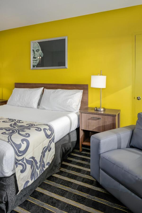 Americana Hotel Arlington Room photo